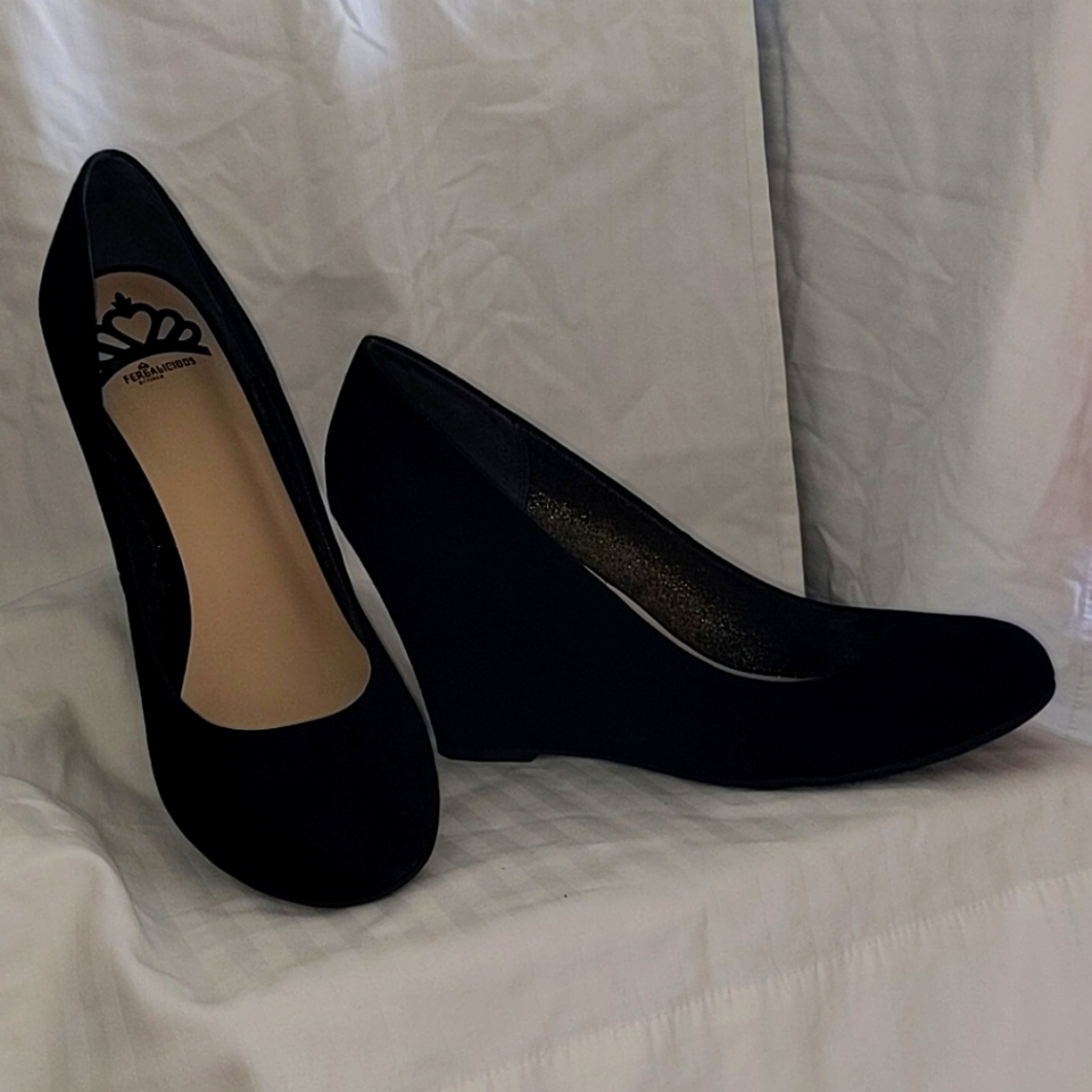 Black suede Fergalicuous wedges by Fergie
